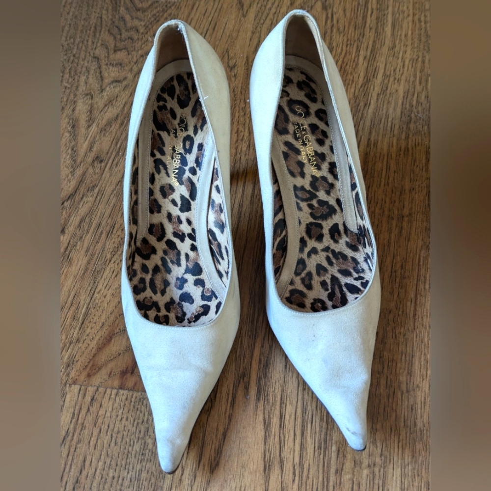 Dolce & Gabbana Ecru Suede Pumps with Painted Heels